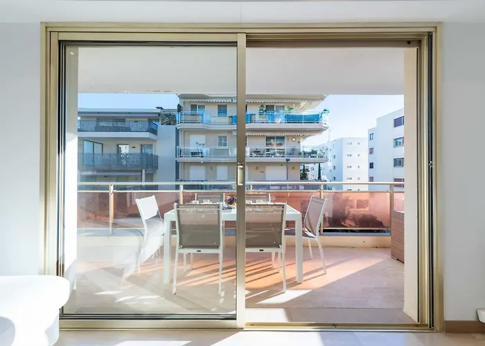 3-br Crossing Palm *