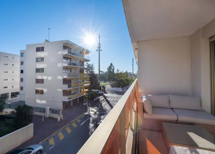 3-br Crossing Palm