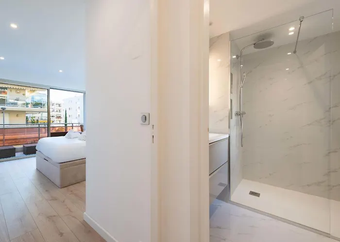 3-br Crossing Palm *