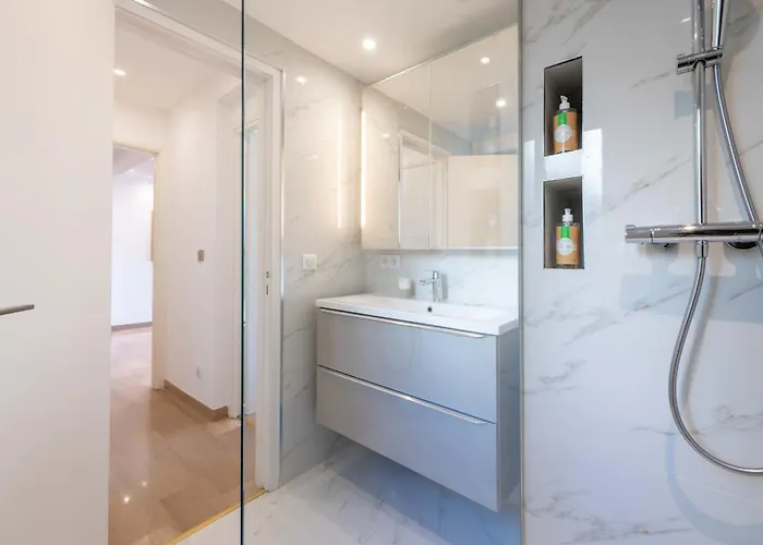 3-br Crossing Palm *