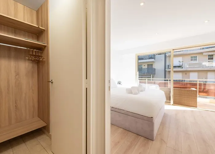 3-br Crossing Palm