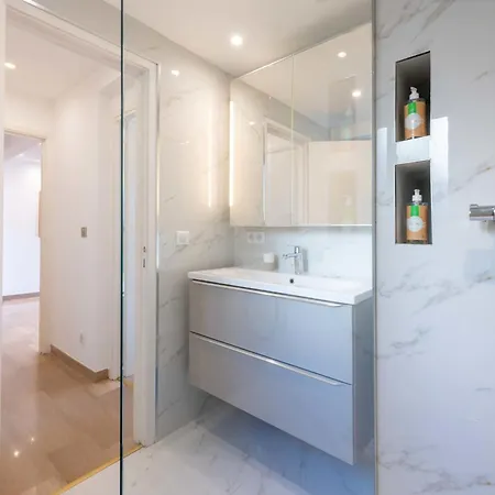3-br Crossing Palm *
