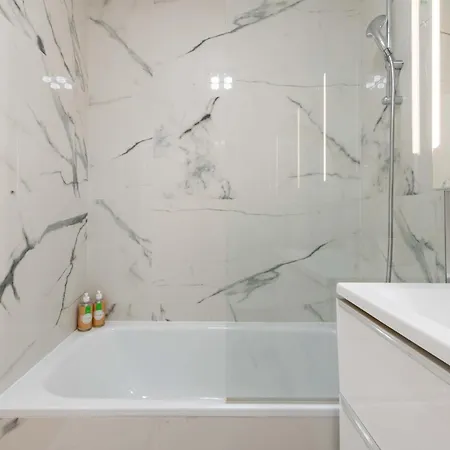 3-br Crossing Palm *